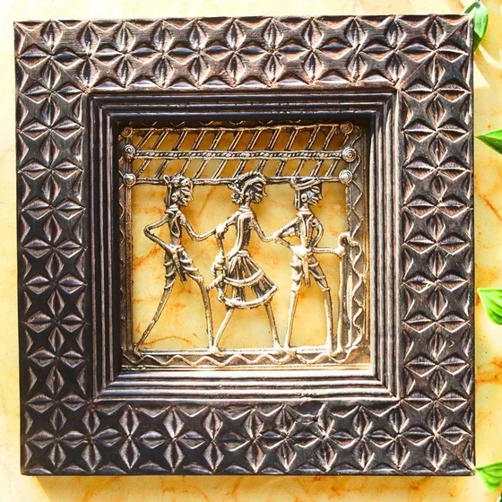 hanging-art-frames-1.webp
