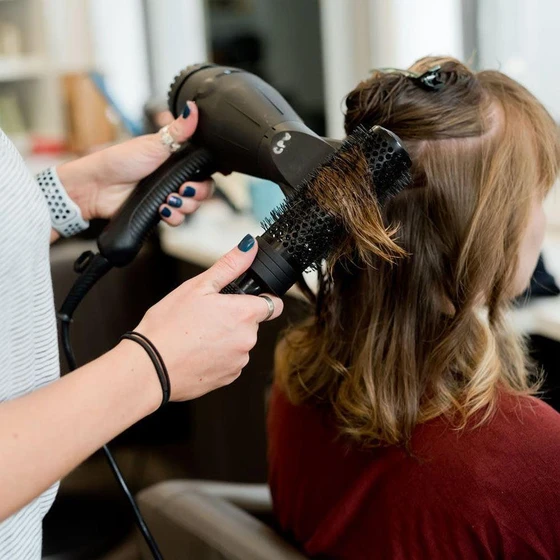 unisex-beauty-salon-service-2.webp