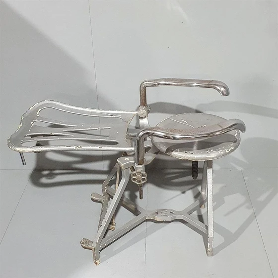 metal-dental-chair-2.webp