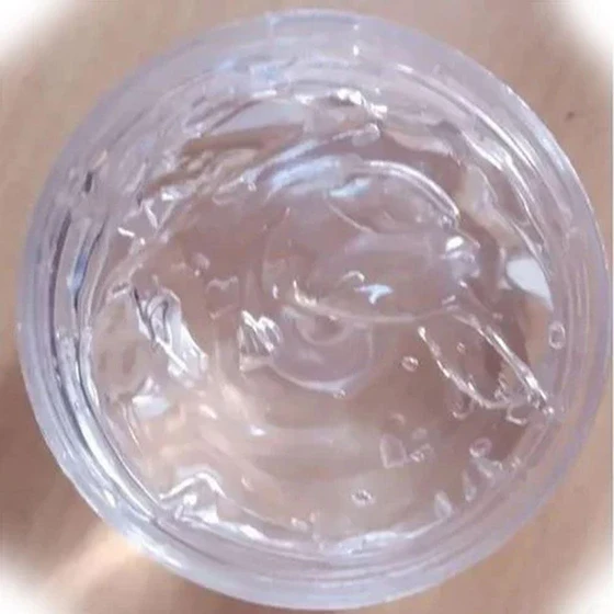 white-aloevera-skin-gel-2.webp