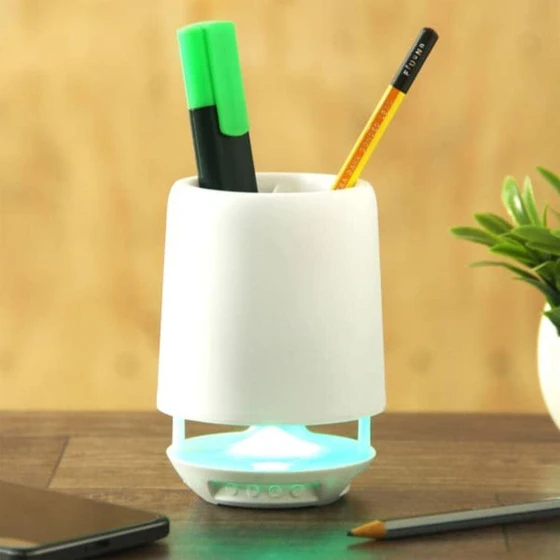 pen-stand-bluetooth-speaker-2.webp
