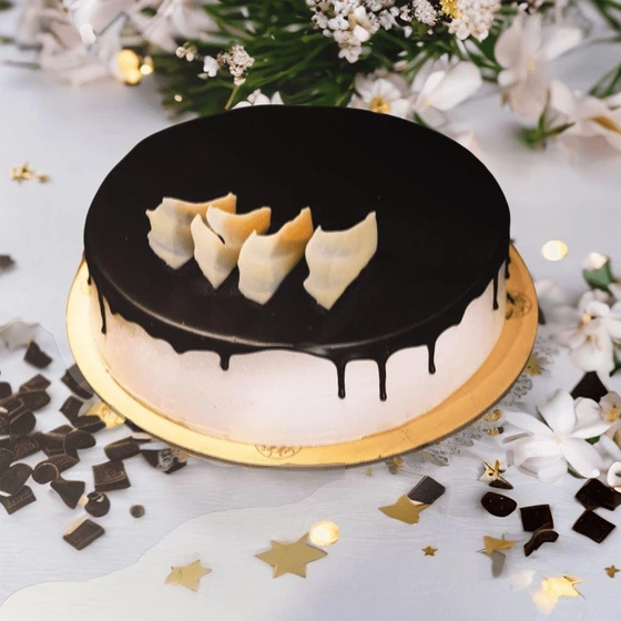 fresh-chocolate-cake-2.webp