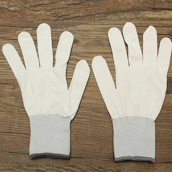 vinyl-wrap-gloves-1.webp