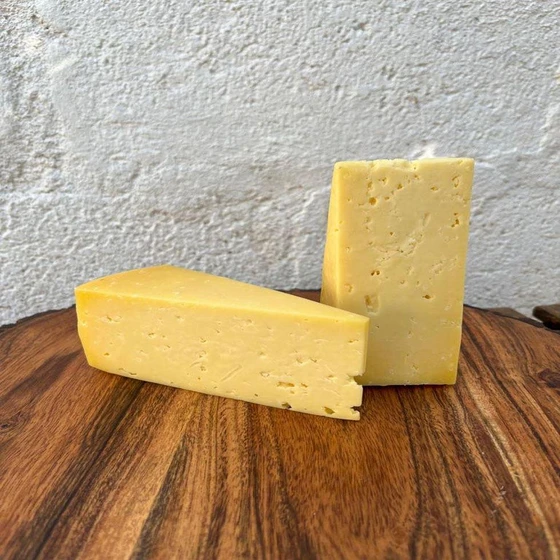 milk-cow-cheese-2.webp