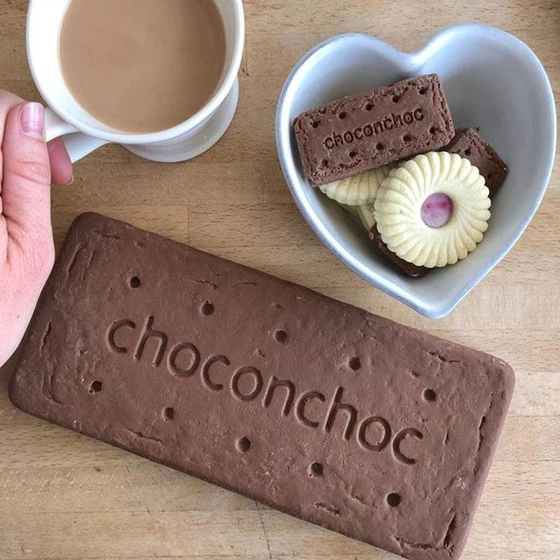 chocolate-cream-biscuits-2.webp