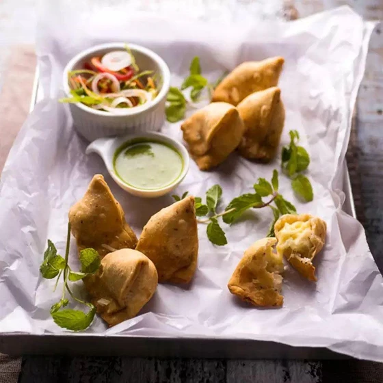 chilli-paneer-samosa-2.webp