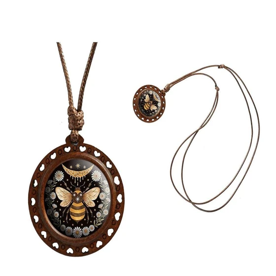 wooden-pendant-necklace-2.webp