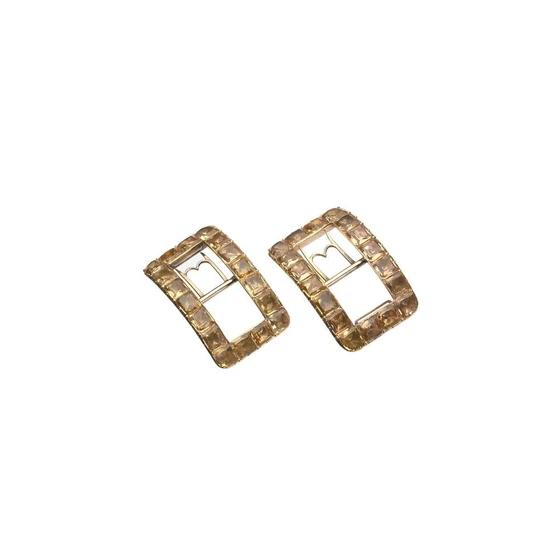 golden-shoe-buckles-2.webp