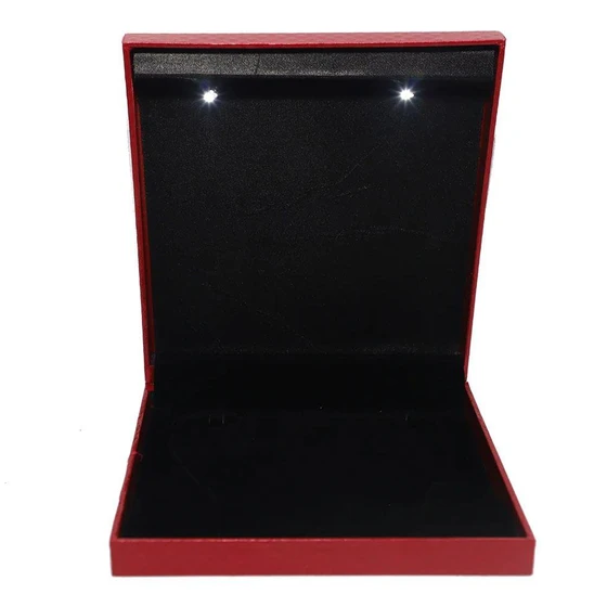 necklace-black-box-1.webp