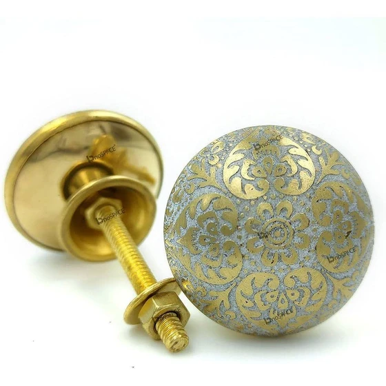 door-cabinet-knobs-1.webp