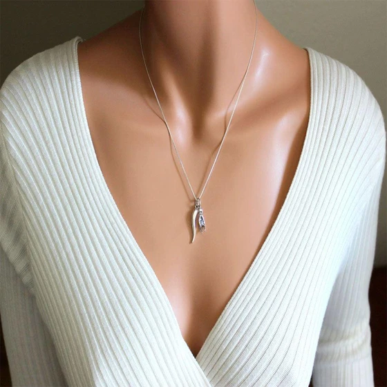 ladies-horn-necklace-2.webp