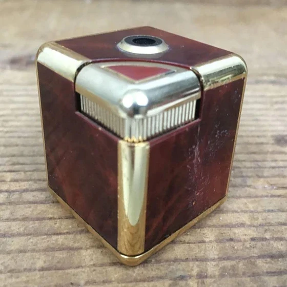 square-lighter-cubes-2.webp