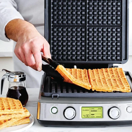 square-waffle-baker-2.webp