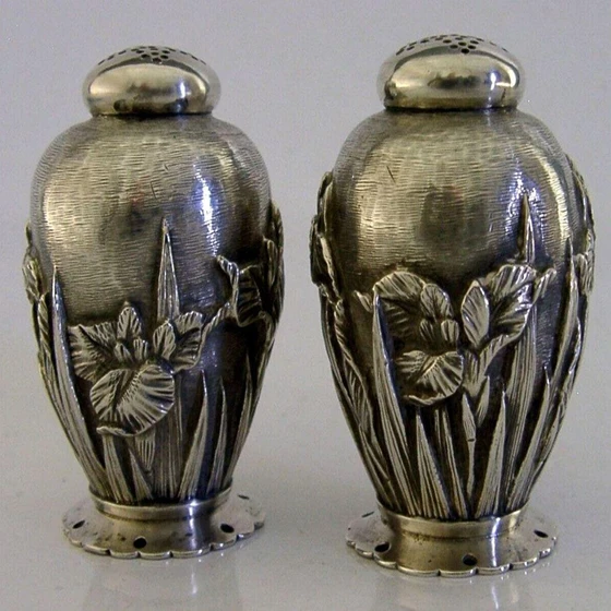 silver-flowers-pots-2.webp