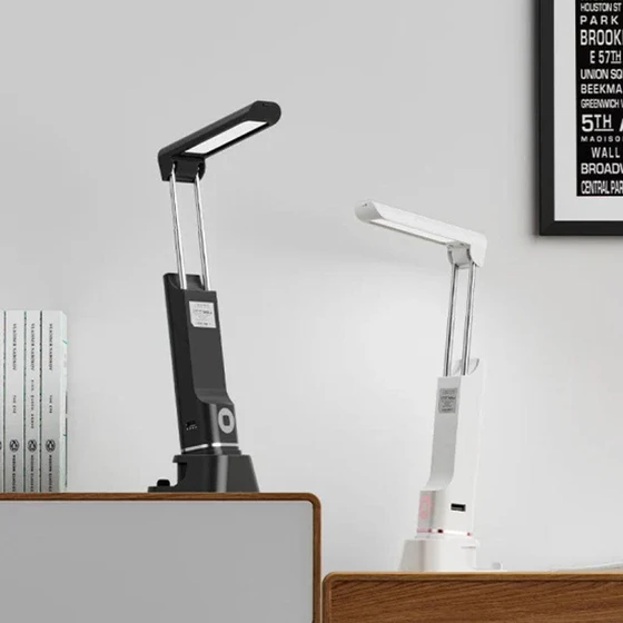 desk-flash-lamp-1.webp