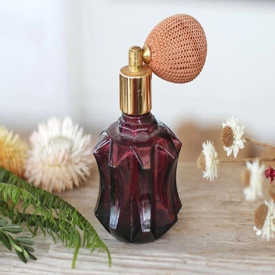 vintage-perfume-dispensers-2.webp
