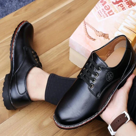 men-classic-shoes-2.webp