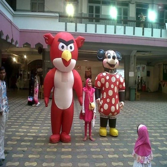 angry-bird-walking-balloon-2.webp