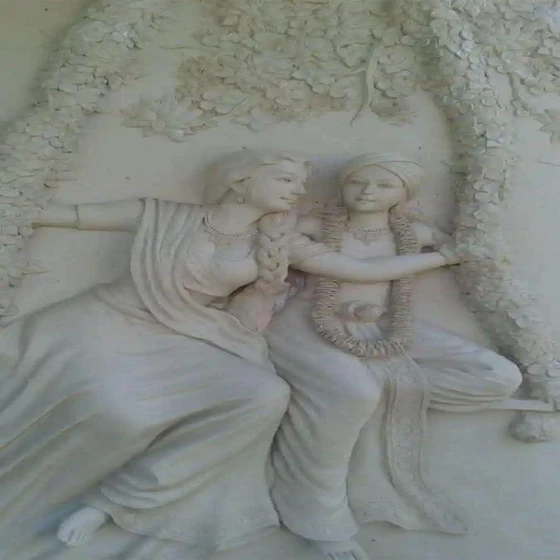 custom-frp-sculpture-1.webp