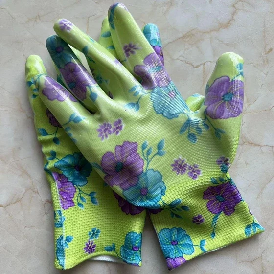 printed-polyester-gloves-2.webp