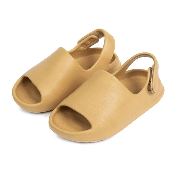 children-s-outdoor-sandals-2.webp