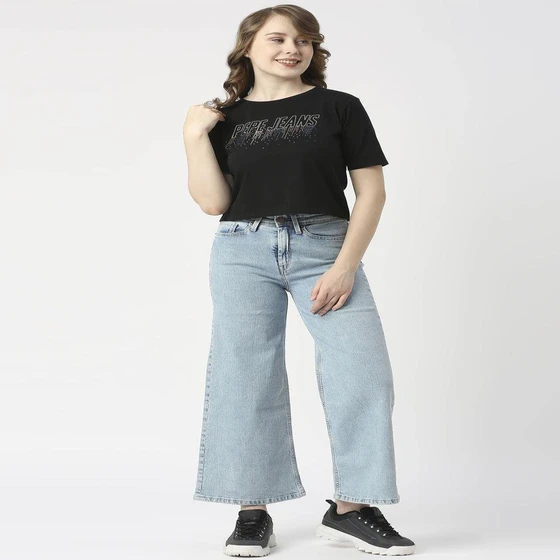 high-waisted-geans-2.webp