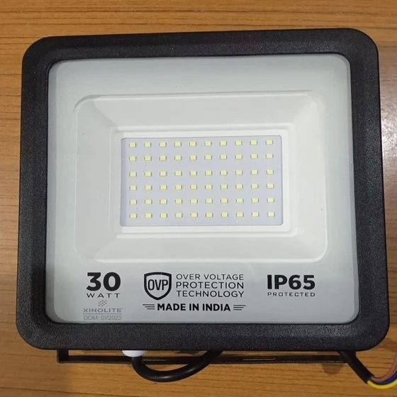 flood-led-light-2.webp
