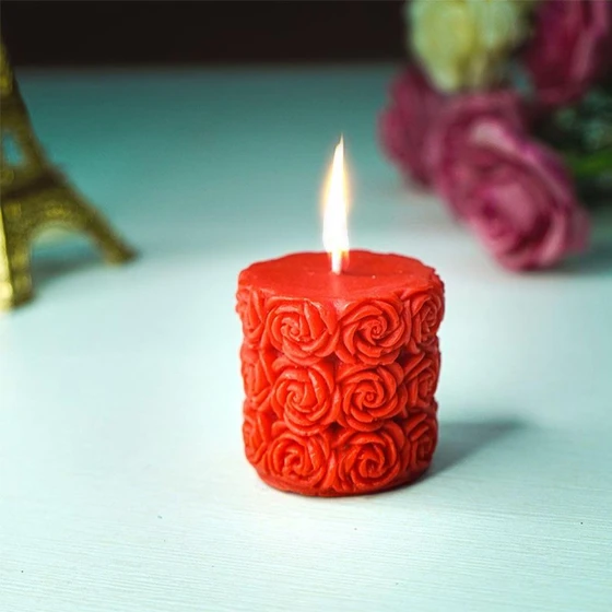 scented-rose-candle-2.webp