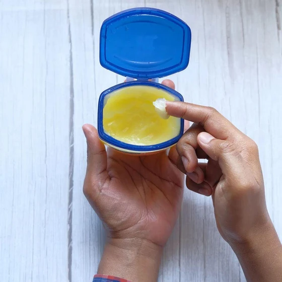 glycerin-petroleum-jelly-2.webp