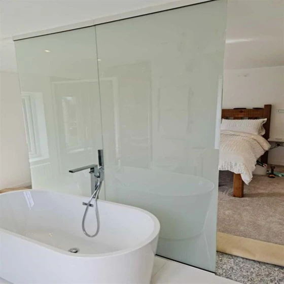smart-glass-bathroom-partition-2.webp