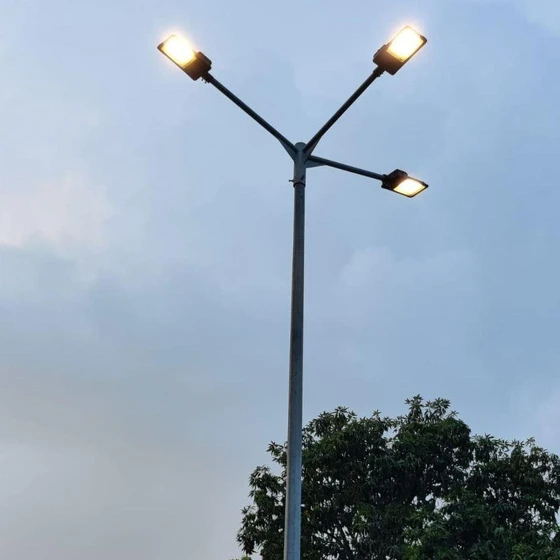 street-light-mild-steel-pole-2.webp