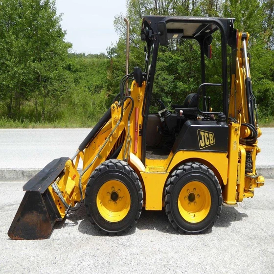 mini-buldoexcavator-jcb-2.webp