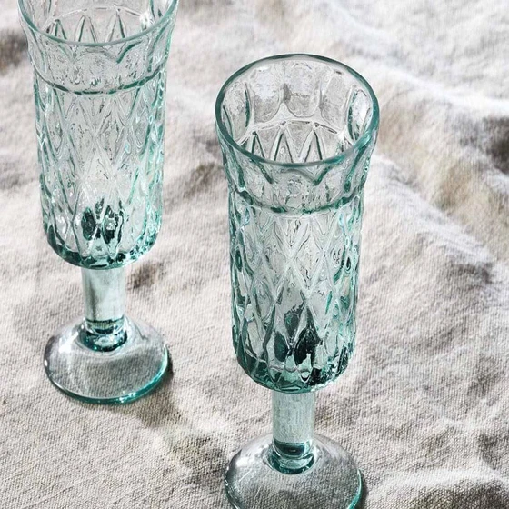 disposable-wine-glasses-1.webp