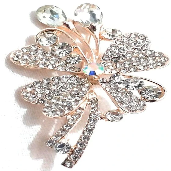 stone-diamond-brooch-2.webp
