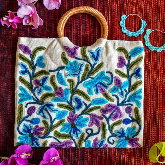 embroidered-jute-bags-2.webp