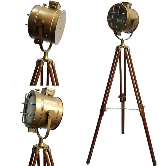 vintage-tripod-spotlight-2.webp