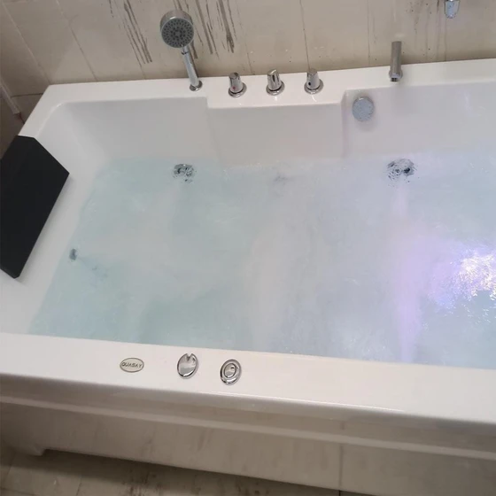 acrylic-massage-bathtub-2.webp
