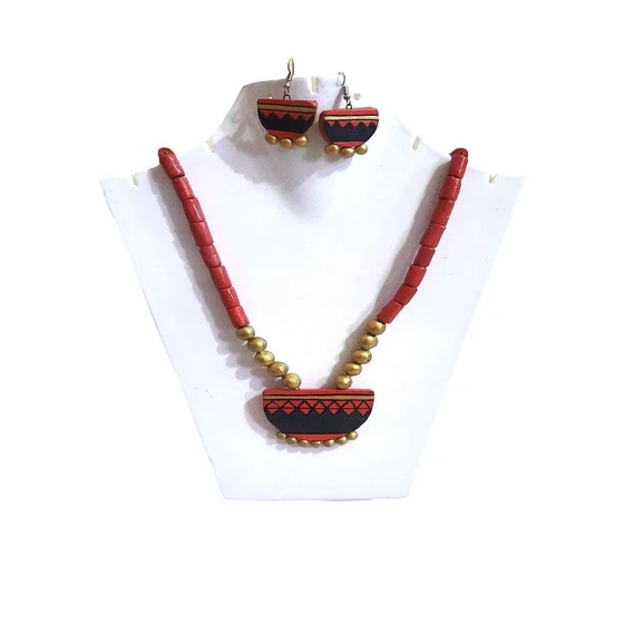 terracotta-designer-necklace-2.webp