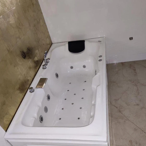 crystal-jacuzzi-bathtub-1.webp