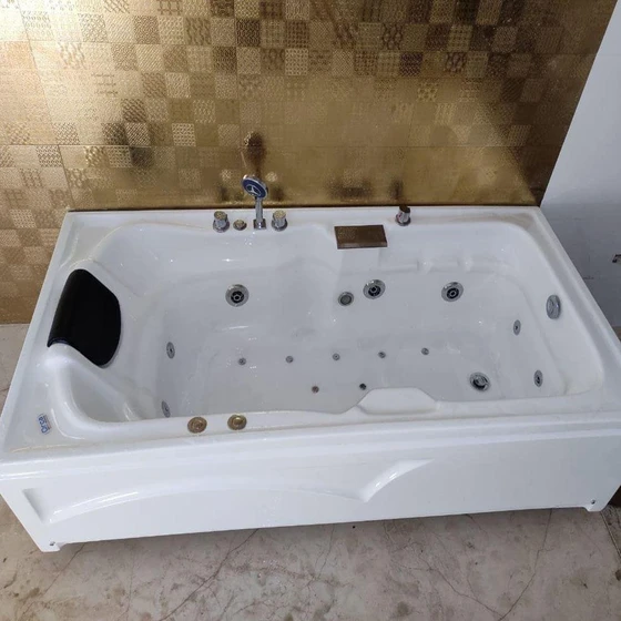 crystal-jacuzzi-bathtub-2.webp