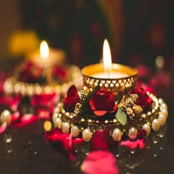 colorful-decorative-diyas-2.webp