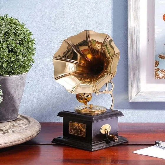 brass-gramophone-wooden-2.webp