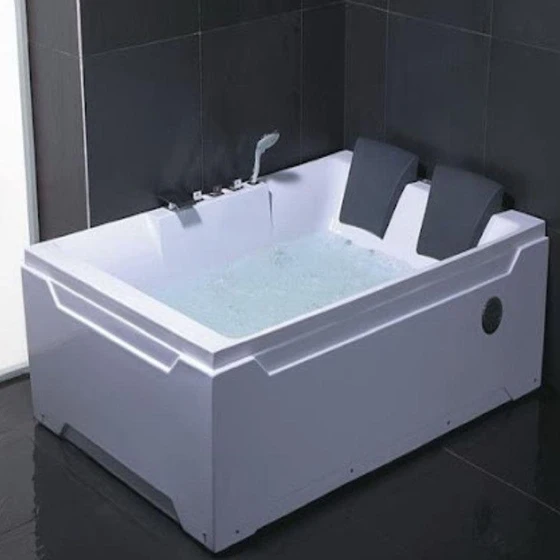 white-avia-bathtub-2.webp
