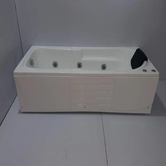 white-plain-bathtub-2.webp