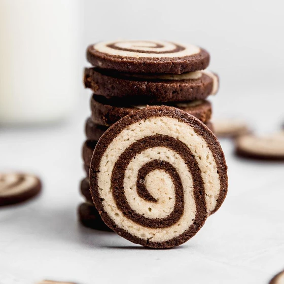 choco-vanilla-cookies-1.webp