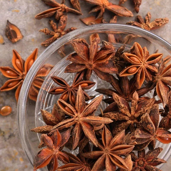 whole-star-anise-2.webp