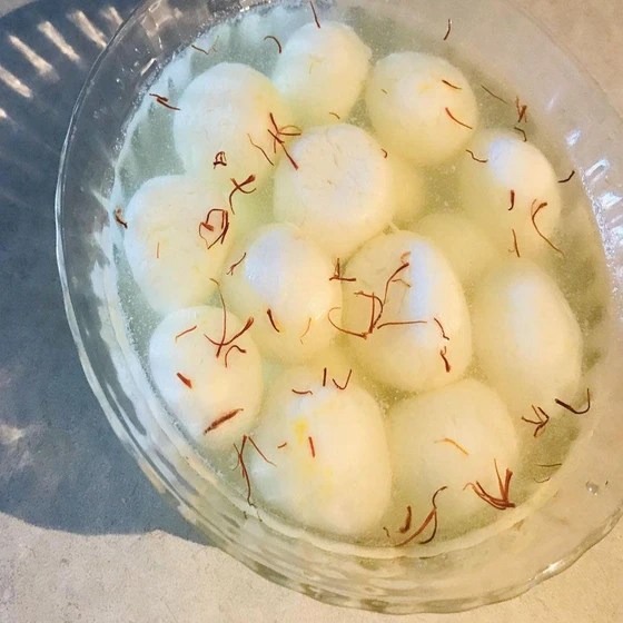 rasgulla-sugar-filled-rolls-1.webp
