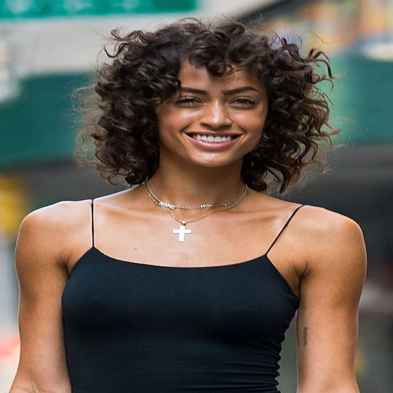 curly-short-hair-2.webp
