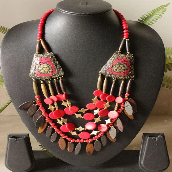 tribal-beaded-necklace-2.webp