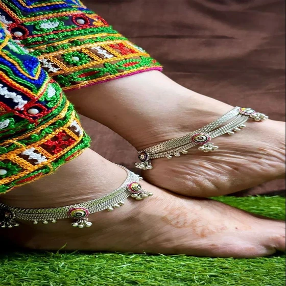 attractive-silver-payal-2.webp